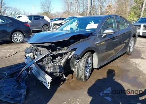 2021 Toyota Camry Le Hybrid z USA, uszkodzony, nr VIN 4T1C31AK9MU022163